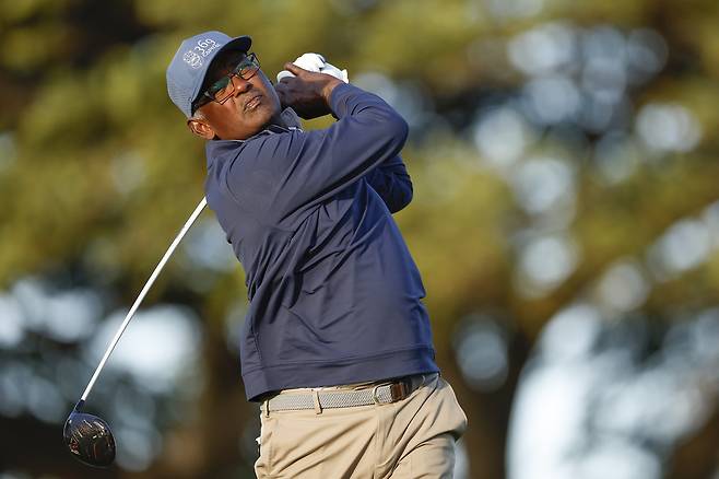 비제이 싱이 지난 17일 미국 하와이주 호놀룰루 와이알레이 컨트리클럽에서 열린 PGA투어 소니오픈 2라운드 도중 2번 홀에서 티샷을 하고 있다. 게티이미지코리아