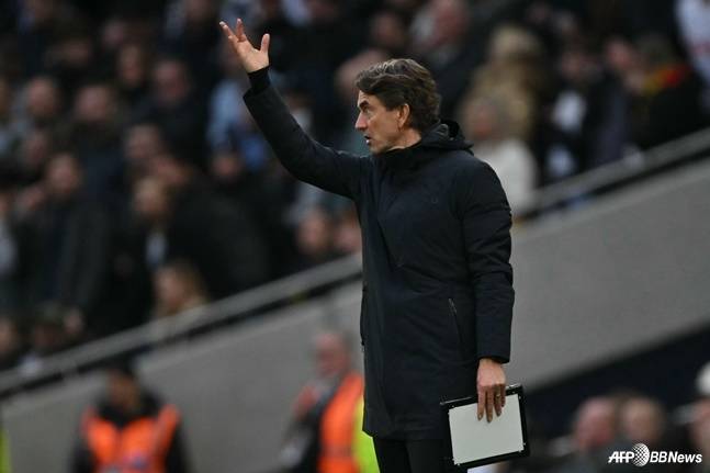 18일(한국시간) 영국 런던의 토트넘 홋스퍼 스타디움에서 열린 2025~2026시즌 잉글랜드 프리미어리그(EPL) 22라운드 웨스트햄 유나이티드와 경기 중 토마스 프랭크 감독. /AFPBBNews=뉴스1