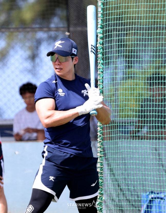 혹독한 웨이트 트레이닝으로 두꺼운 팔 근육을 자랑하는 김혜성. /사진=강영조 선임기자