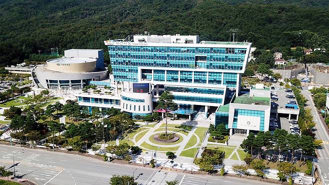 이천시청 전경.