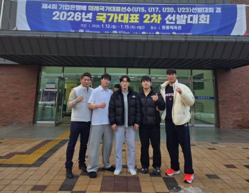 ◇태백시청·황지중 레슬링팀이 지난 12일부터 15일까지 인제 원통체육관에서 열린 2026 국가대표 2차 선발전 및 미래국가대표 선발전에서 다수의 입상자를 배출하며 우수한 성과를 거뒀다. 사진 왼쪽부터 태백시청 레슬링팀 김민호 감독, 이도원 선수, 신재환 선수, 한리함 선수, 박정우 선수.