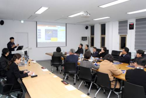 ◇양양군의회가 지난 15일 의원 및 의회사무과 직원을 대상으로 의정 역량 강화를 위한 AI 보좌관 챗봇 서비스 사용자 교육을 실시했다.