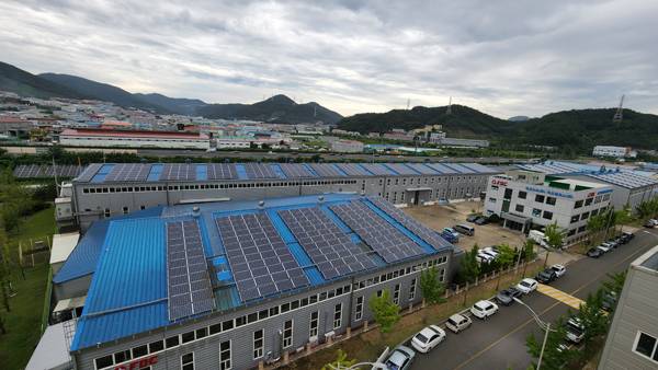 에프디씨가 독보적인 기술경쟁력을 바탕으로 세계적인 안전장치 개발업체로의 도약에 나서고 있다. 사진은 에프디씨의 FDC 1공장 전경.