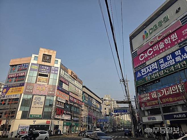 새학기 대비 방학 특강과 선행학습 수요가 겹치며 광주 학부모들의 학원비 부담이 커지고 있다. 사진은 학원 밀집 지역으로 꼽히는 광주 남구 봉선동 일대