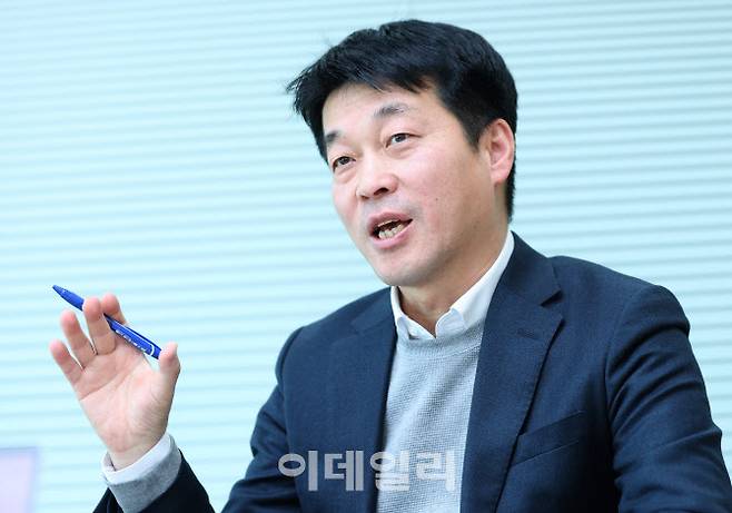 최현재 유안타증권 리서치센터장이 지난 14일 서울 여의도 사무실에서 이데일리와 인터뷰를 하고 있다. (사진=노진환 기자)