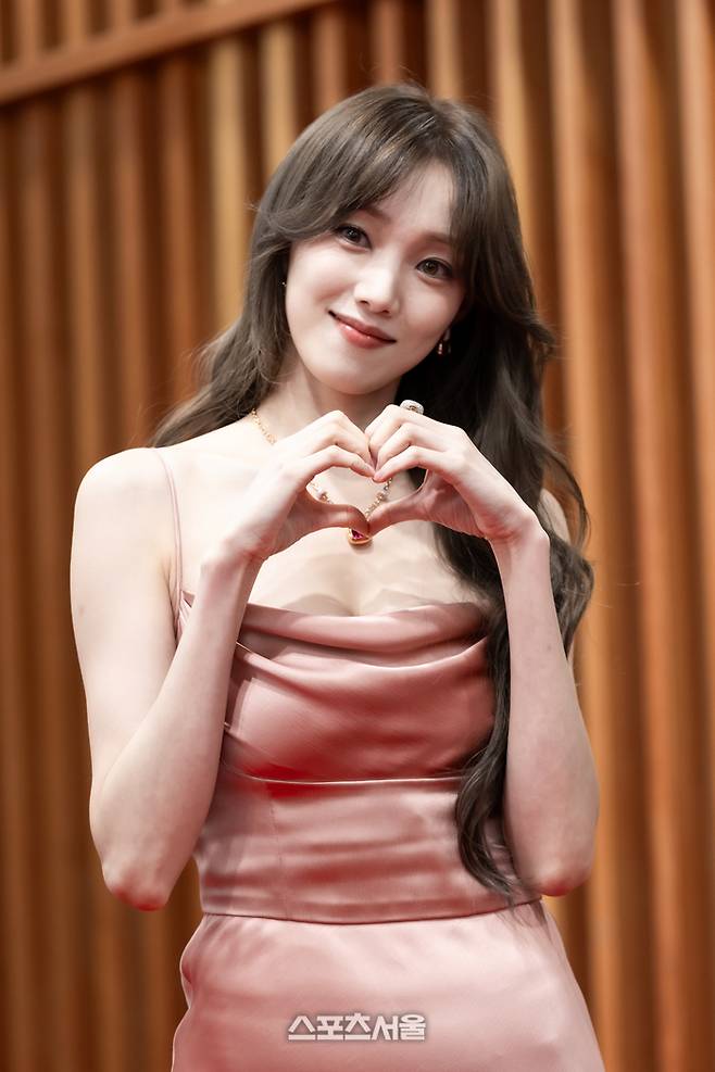 배우 이성경이 19일 제10회 한국뮤지컬어워즈에서 데뷔작 ‘알라딘’으로 ‘여자 신인상’을 수상했다. 글·사진 | 표권향 기자·고수진 기자 gioia@sportsseoul.com