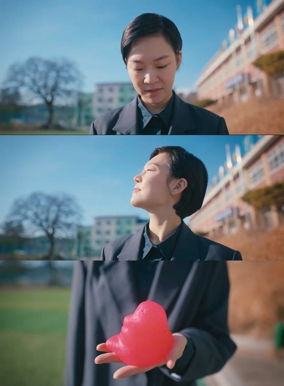배우 한예리가 걸그룹 키스오브라이프의 컴백을 알리는 인트로 티저에 등장했다. /영상 캡처
