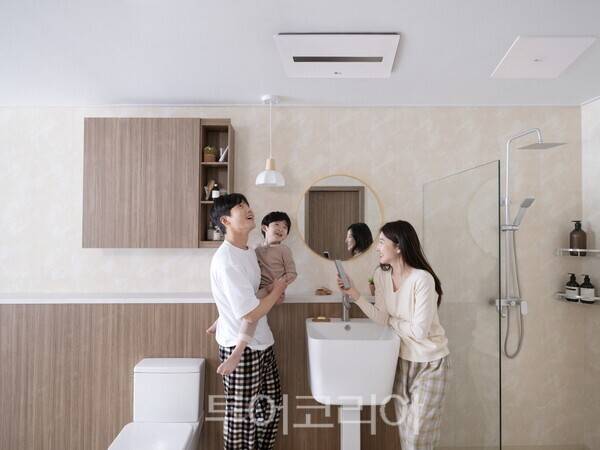 LG전자가 신개념 욕실 공기질 관리 시스템인 'LG 퓨리케어 바스에어시스템'을 출시했다. /사진-LG전자