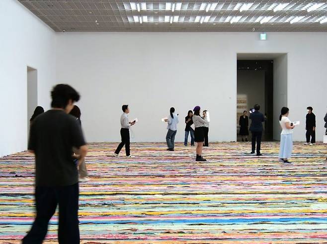 마크 브래드포드 개인전 전시장 내부 전경. 아모레퍼시픽미술관 제공