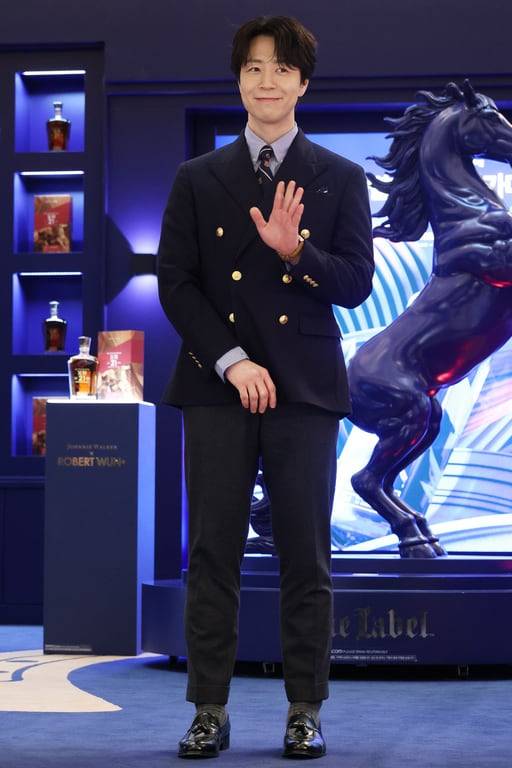 ‘조니워커 블루 말띠 에디션’ 팝업 스토어에 참석한 손종원 셰프의 수트 룩. 조니워커.