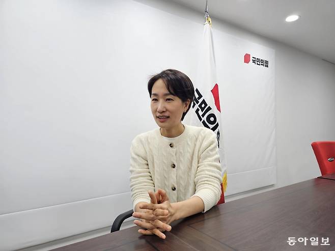 국민의힘 김수민 브랜드전략 태스크포스(TF) 단장이 18일 서울 여의도 중앙당사에서 동아일보와 인터뷰를 하고 있다. 이상헌 기자 dapaper@donga.com