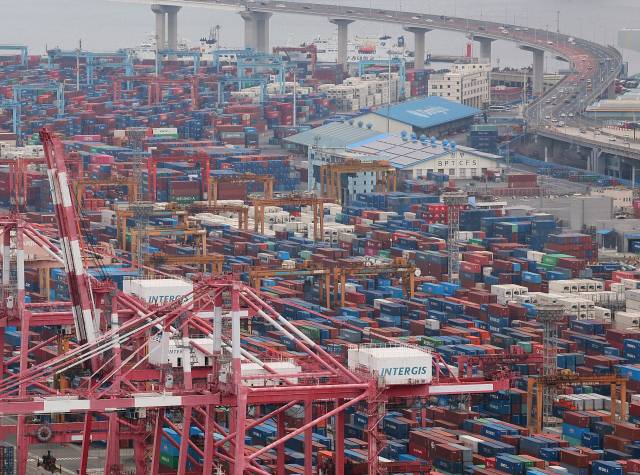 국내 최대 무역항, 부산 감만항.[연합뉴스]