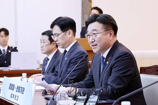 윤호중 행정안전부 장관이 정부서울청사에서 열린 관계기관 회의에서 발언하고 있다. (본인 페이스북)