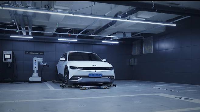 〈사진③〉 주차 대행하고