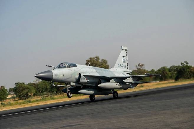 파키스탄이 수출 시장 확대를 노리고 있는 JF-17 블록 3. 파키스탄 공군 페이스북