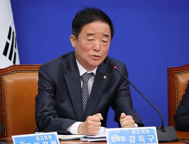 더불어민주당 강득구 신임 최고위원이 12일 서울 여의도 국회에서 열린 최고위원회의에서 발언하고 있다. 연합뉴스