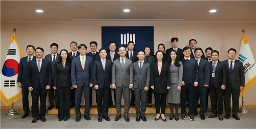 ▲ 대검찰청은 19일 제13회 공인전문검사 인증심사위원회를 열어 블랙벨트(1급) 1명과 블루벨트(2급) 27명을 최종 선정했다고 밝혔다.  대검찰청 제공