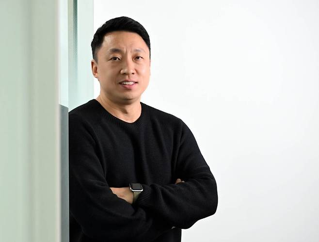 Lee Sung-san, Korean director of the Solana Foundation, poses for a photo during an interview with Herald Business on Jan. 14 at the company's regional office in central Seoul. (Lee Sang-sub/Herald Business)