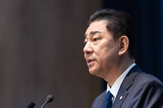 Former Democratic Party floor leader Kim Byung-kee speaks during a press conference at the National Assembly in Yeouido, western Seoul on Jan. 19. [NEWS1]