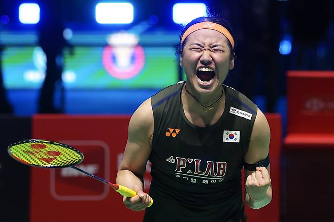 An Se-young of Korea celebrates after winning the women's single final match against Wang Zhiyi of China during the Badminton Malaysia Open 2026 in Bukit Jalil, Kuala Lumpur, Malaysia, on Jan. 11. [EPA/YONHAP]