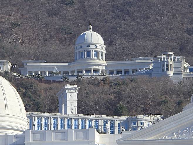 The Unification Church’s main compound, Cheon Jeong Gung, in Gapyeong County, Gyeonggi, is seen on Jan. 18. [SON SUNG-BAE]