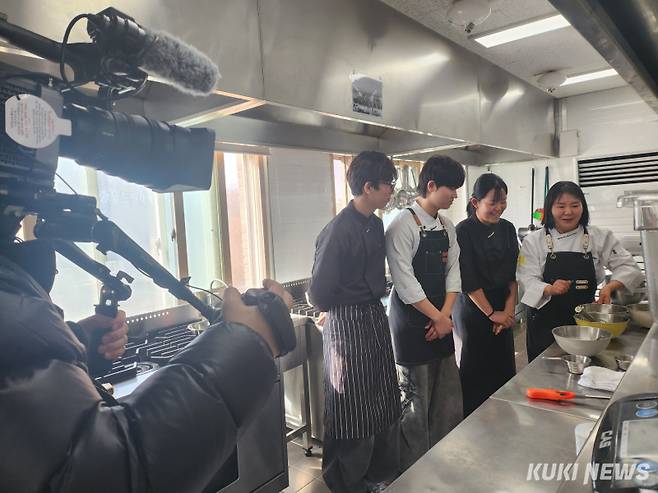 충남도립대 호텔조리제빵학과 학생들은 오는 22일부터 25일까지 열리는 ‘청불페 페스티벌’ 요리대회 참가를 앞두고, 교내 실습실에서 집중 훈련에 한창이다. &nbsp;