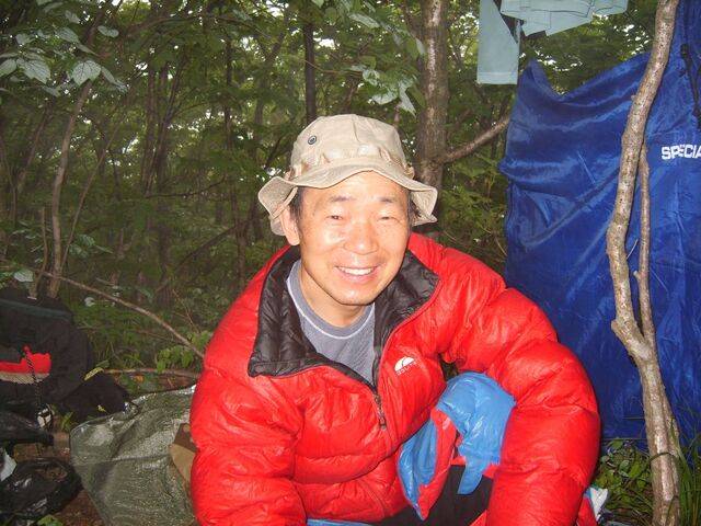 이수용 대표가 백두대간 종주할 때 비박을 하던 모습.