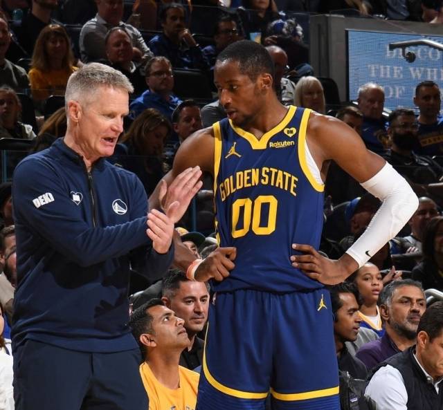 골든스테이트 워리어스의 조나단 쿠밍가는 큰 기대를 받은 만큼 실망도 큰 선수다. 그리고 최근에는 트레이드 요청 소식이 전해지면서 상황은 더욱 악화했다. 사진=X