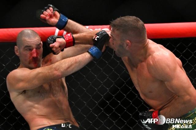 스트릭랜드는 지난 이스라엘 아데산야와의 미들급 타이틀전에서 승리, 챔피언이 됐다. 그러나 드리커스 뒤플레시에 패배한 후 파울로 코스타를 꺾고 반등했으나 뒤플레시에 다시 패배, 잠시 내려온 상황이다. 사진=AFPBBNews=News1