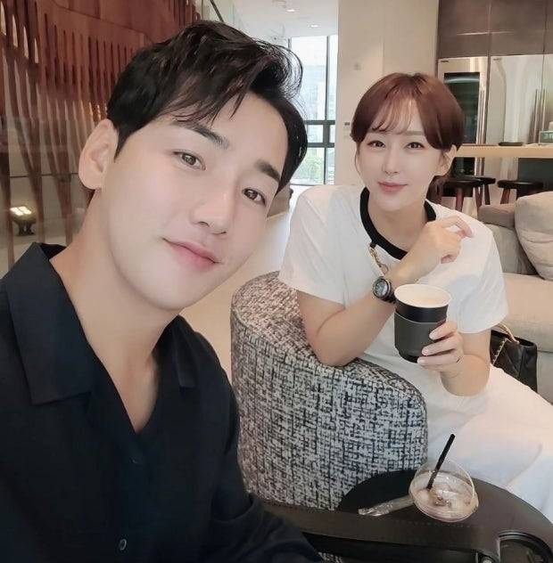 가수 박군(39)이 아내한영(47)과의 이혼설을 직접 해명하며 임신 준비 근황을 전했다. 사진=박군 SNS