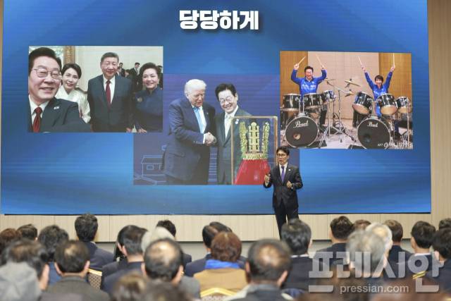 ▲ 김민석 국무총리가 19일 전북 전주시 전북대학교 JBNU컨벤션센터에서 열린 K-국정설명회에서 특별강연을 하고 있다. ⓒ전북도