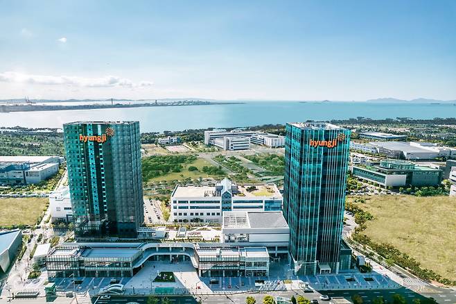 형지엘리트 본사가 위치한 인천 송도 형지글로벌패션복합센터 전경. 형지엘리트 제공