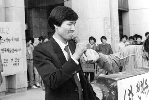 1987년 3월에 연세대학교 총학생회장 선거에 출마한 우상호 수석. 사진제공=우상호 수석