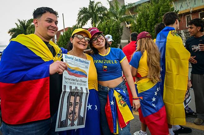 1월4일(현지 시각) 미국 플로리다에서 마두로 대통령 축출을 지지하는 시위가 열렸다. ⓒAFP PHOTO