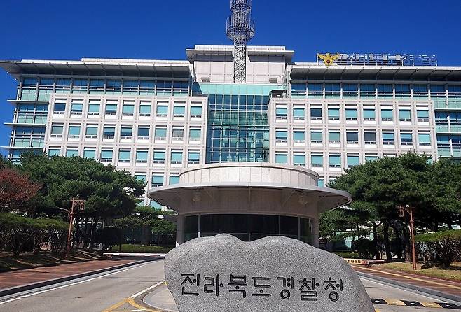 올해 지방선거를 5개월여 앞둔 상황에서 전북지역 기초단체장들이 줄줄이 경찰의 수사선상에 오르면서 임기 말 도덕성 논란이 커지고 있다. 사진은 전북경찰청 전경 ⓒ시사저널