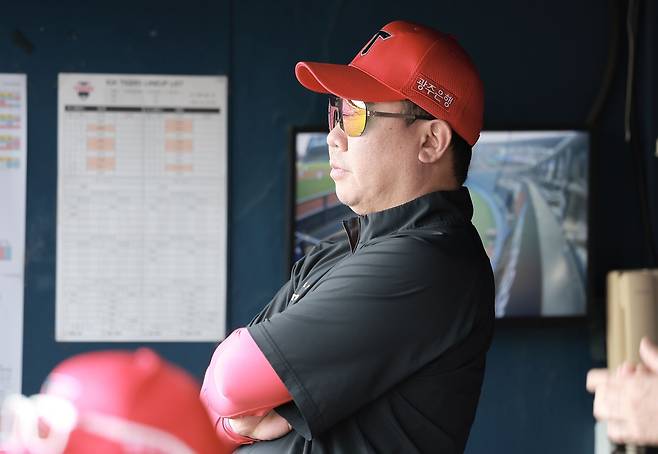 이범호 KIA 감독은 우익수에 관한 고민을 안고 2026시즌 스프링캠프를 떠난다. 뉴시스