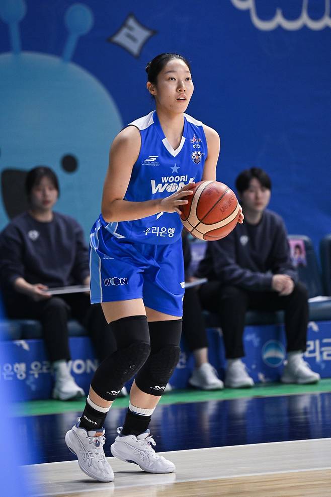 이민지는 경기당 20분을 뛰며 효율적인 움직임으로 우리은행의 공격에 활력을 불어넣고 있다. 사진제공|WKBL