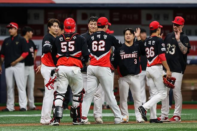 ▲ 시즌 전 부정적인 프리뷰를 지워내야 하는 과제를 안은 KIA ⓒKIA타이거즈