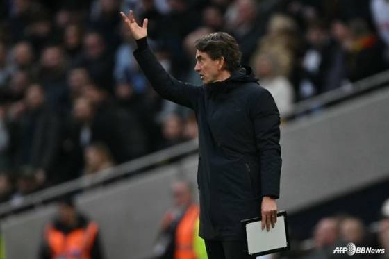 18일(한국시간) 영국 런던의 토트넘 홋스퍼 스타디움에서 열린 2025~2026시즌 잉글랜드 프리미어리그(EPL) 22라운드 웨스트햄 유나이티드와 경기 중 토마스 프랭크 감독. /AFPBBNews=뉴스1