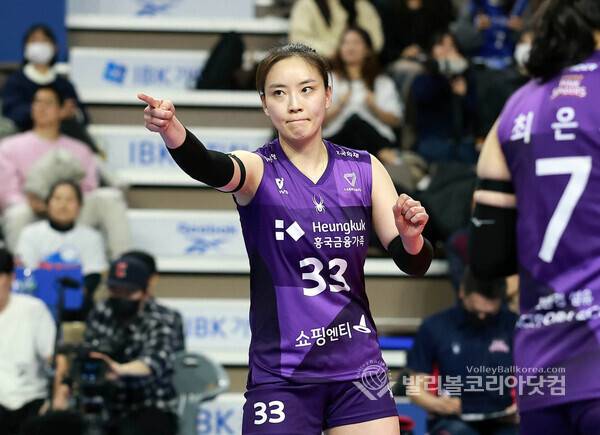 18일 흥국생명 세터 이나연이 공격을 성공시키고 기뻐하고 있다.2026.1.19.【발리볼코리아닷컴(화성)=김경수 기자】