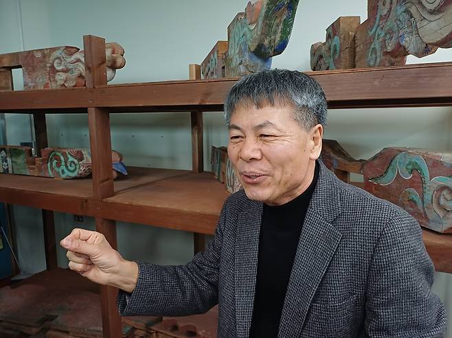 전북대 고창캠퍼스 한옥박물관에서 설명하는 남해경 한옥건축학과 명예교수 [촬영 홍국기]