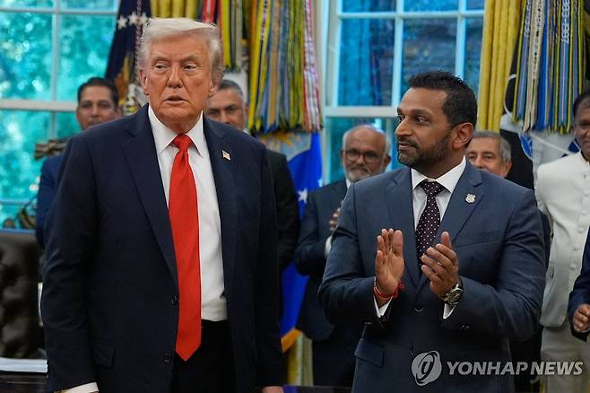 도널드 트럼프 미국 대통령과 캐시 파텔 FBI 국장 [AP=연합뉴스. 재판매 및 DB 금지]