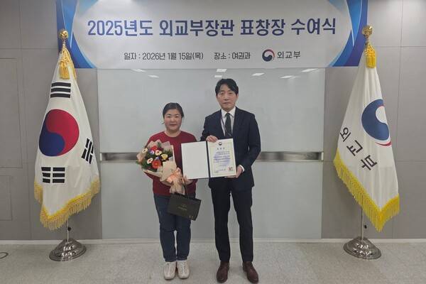 광주광역시는 최근 외교부의 '2025년도 여권사무 대행기관 성과평가'에서 최상위권 점수인 99.95점을 획득, 전국 242개 여권사무 대행기관 중 2위(외교부장관 표창)를 차지했다. 광주광역시 제공