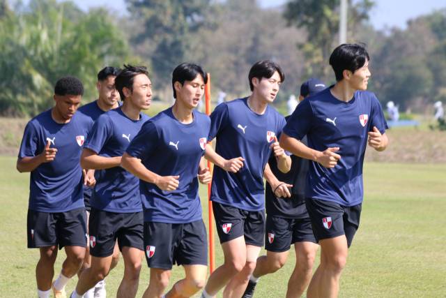 부산아이파크 선수들이 21일 태국 치앙마이에서 1부리그 승격을 위해 구슬땀을 흘리고 있다. 부산아이파크 제공