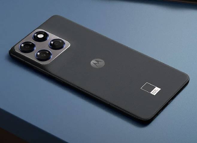 모토로라 엣지 70 가젯 그레이 모델. 이미지=모토로라 홈페이지