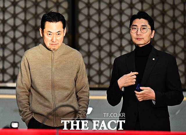 장동혁 국민의힘 대표가 20일 오전 서울 여의도 국회 로텐더홀에서 엿새째 단식을 이어가고 있다. /국회=배정한 기자