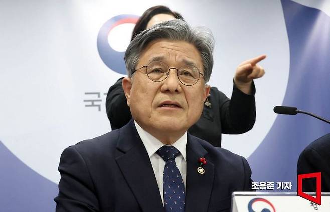 허민 국가유산청장이 19일 서울 종로구 정부서울청사에서 열린 세계유산영향평가 언론 설명회에서 모두 발언하고 있다. 2026.1.19 조용준 기자