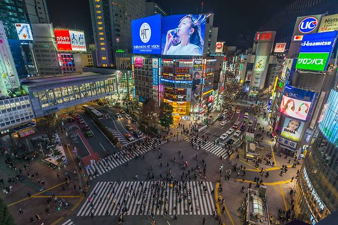 일본 도쿄 시부야 지역에서 손님 연령을 기준으로 출입에 제한을 둔 음식점들이 잇따라 문을 열고 있다. 사진=게티이미지