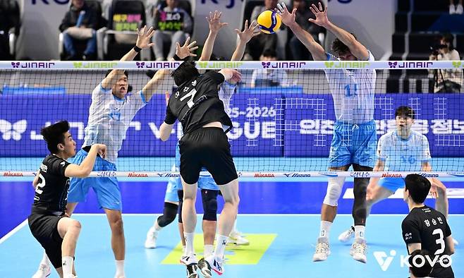 올스타전 앞둔 프로배구, 한국전력이 가를 대한항공·현대캐피탈 1위 싸움