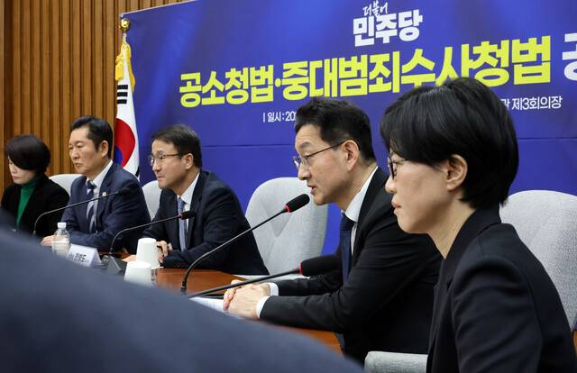 윤창렬 국무조정실장이 20일 서울 여의도 국회에서 열린 공소청법·중대범죄수사청법 공청회에서 정부안에 관해 설명하고 있다. 연합뉴스